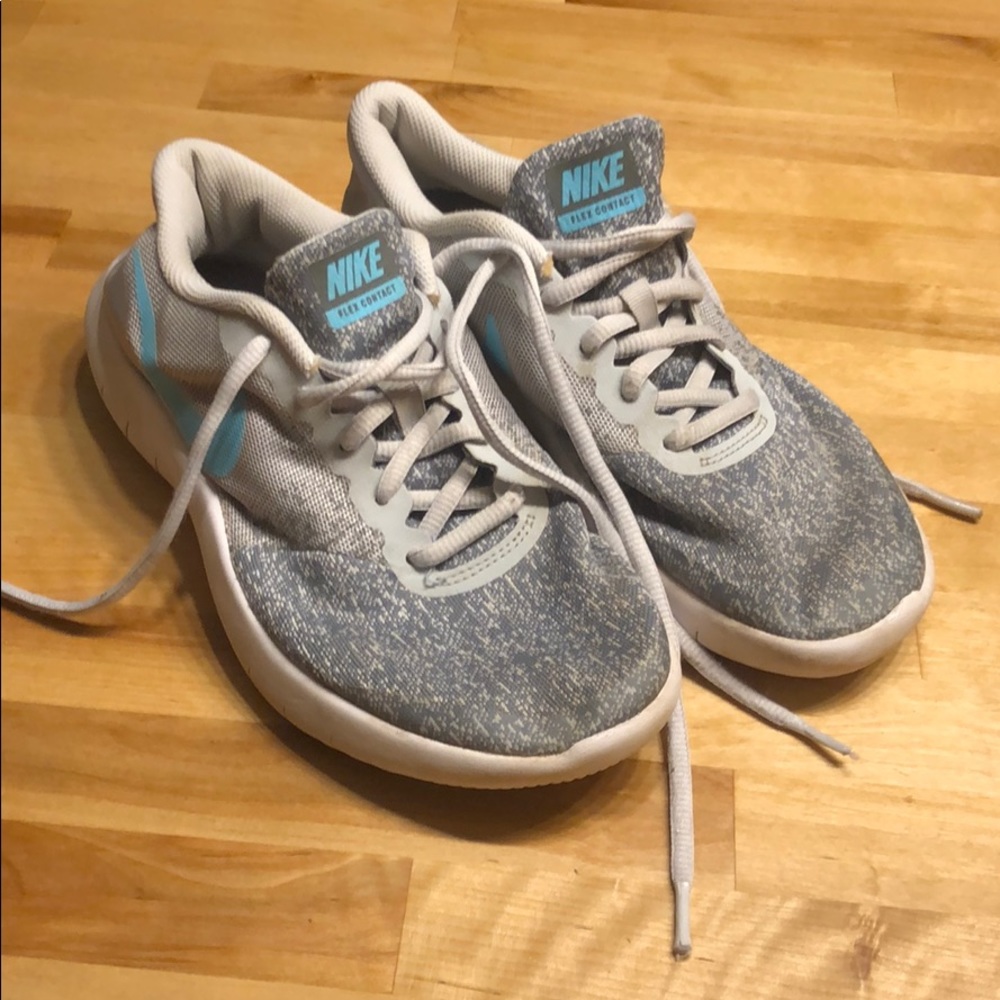 Flex contact Nike running sneakers
